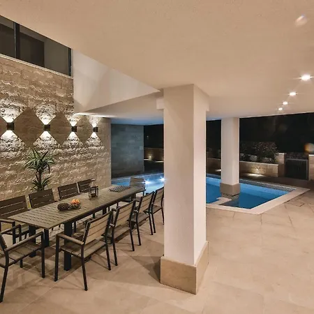 Beautiful Home In Saldun With Sauna Trogir