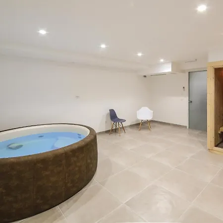 Vikendica Beautiful Home In Saldun With Sauna Trogir