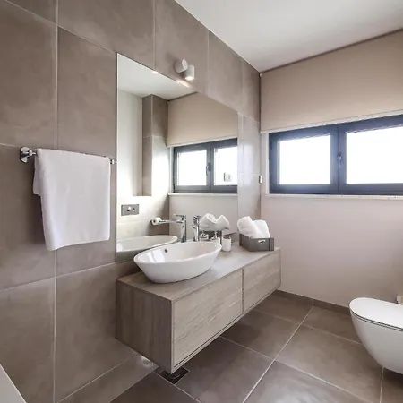 Beautiful Home In Saldun With Sauna * Trogir