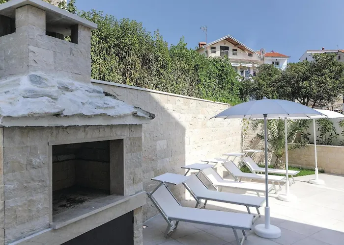 Hébergement de vacances Beautiful In Saldun With Sauna Trogir