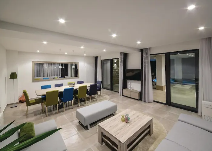 Beautiful In Saldun With Sauna Trogir